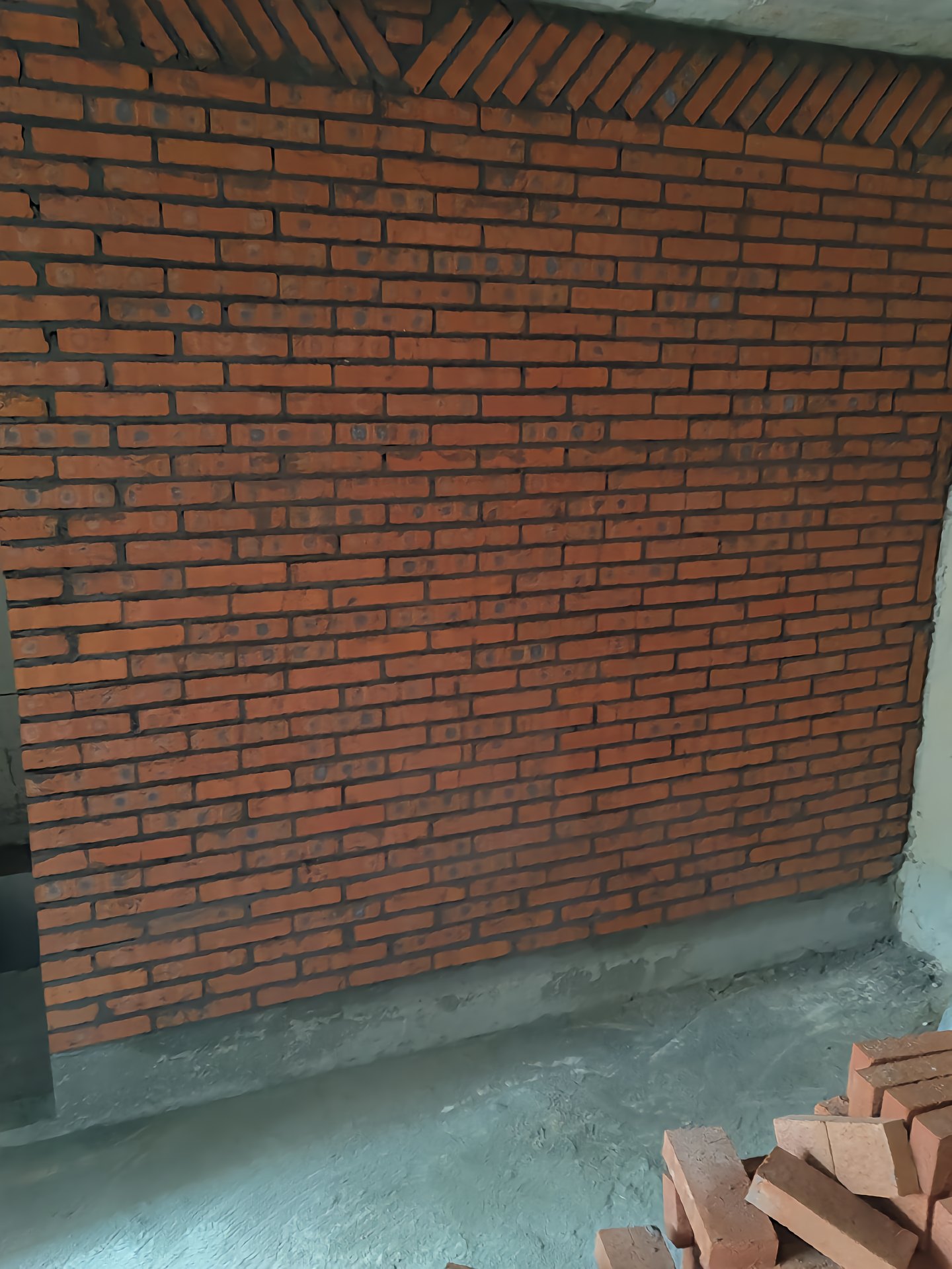 79砌墙施工实拍_新旧墙植入钢筋加固