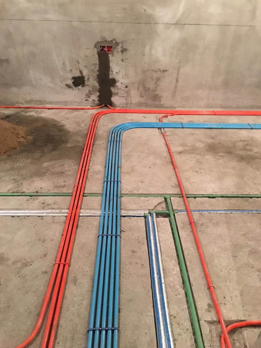  140㎡水电施工现场实拍_ 家庭电路改造施工及其