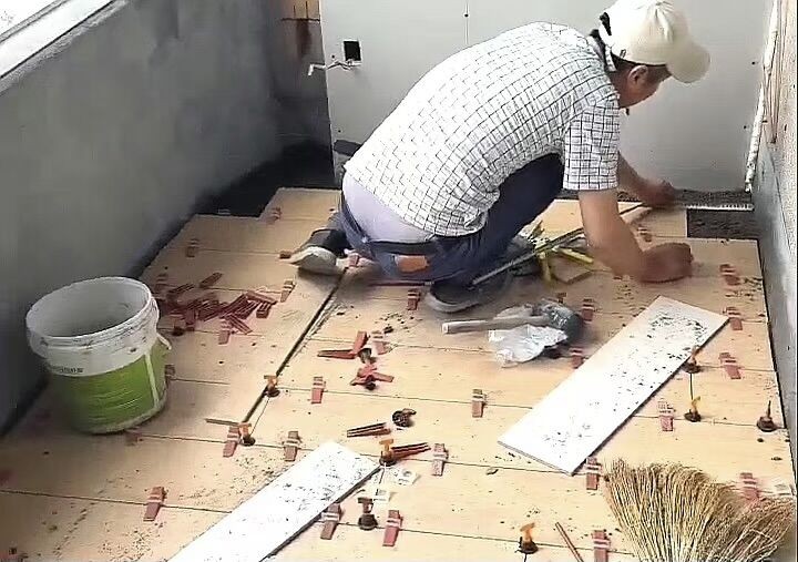 120㎡平瓦工工长瓷砖铺贴4