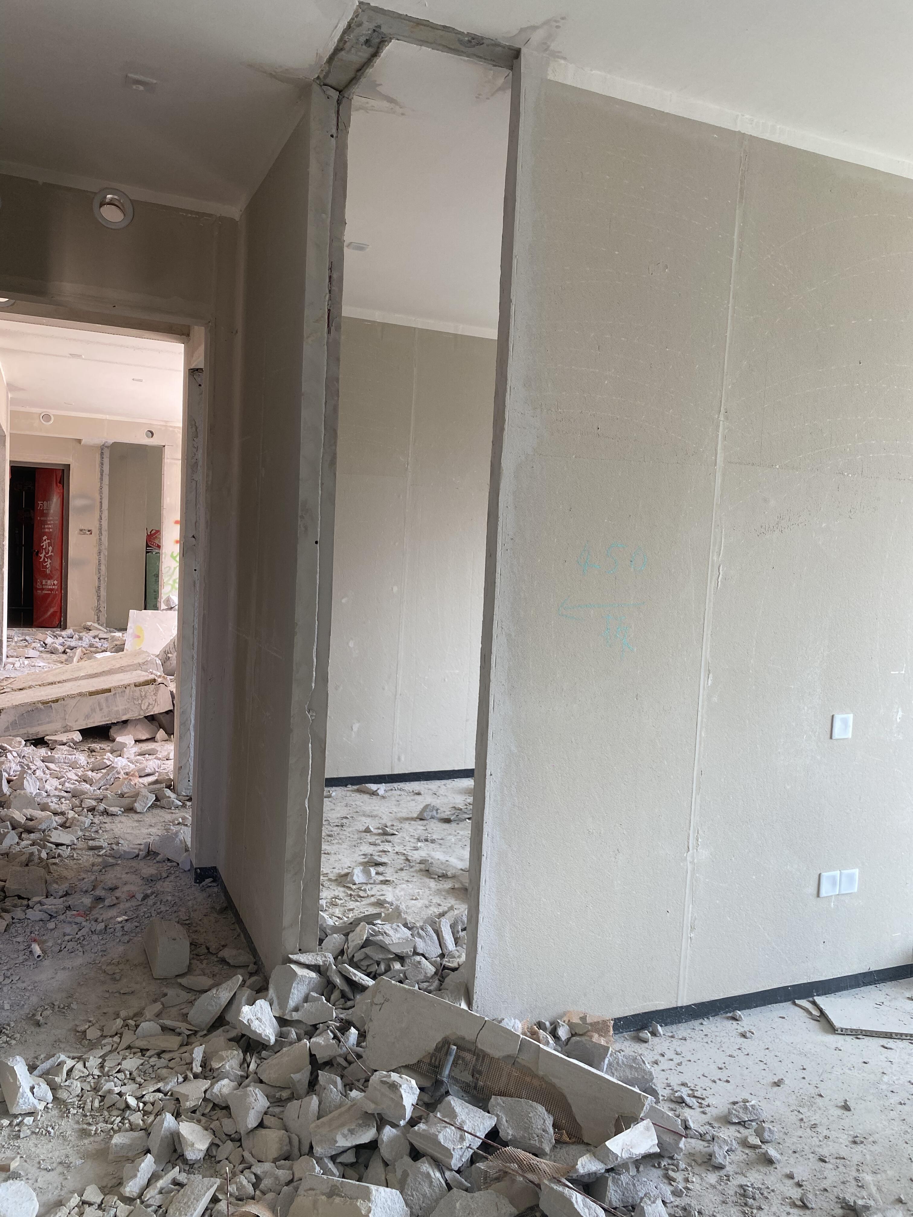 毛坯房拆除砸墙施工3