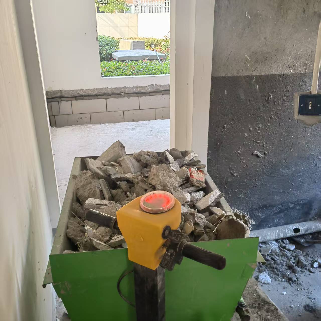 3别墅复式楼拆除砸墙施工